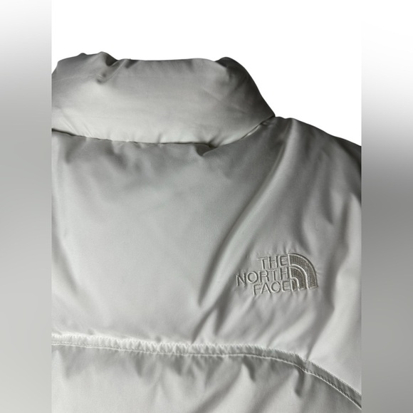 The North Face Women’s 700 Down Puffer Vest White Zip Up Sleeveless Size Medium - Picture 7 of 12